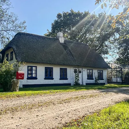 2 Bedroom Gorgeous In *