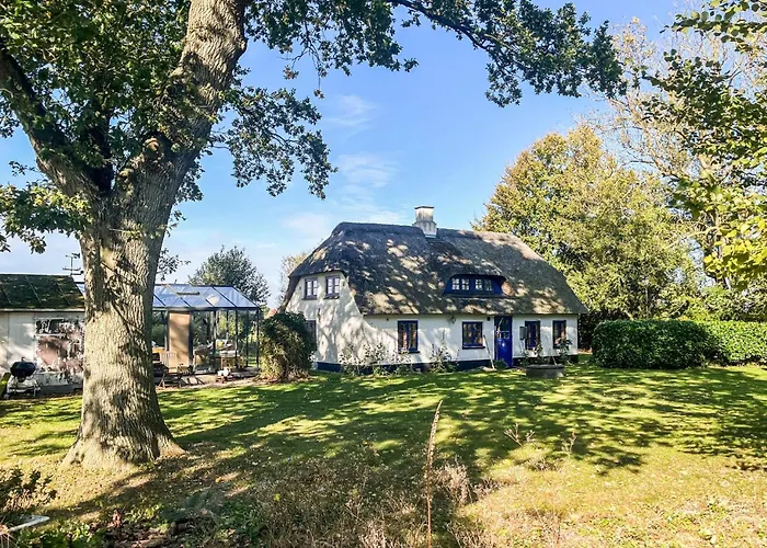 2 Bedroom Gorgeous In *